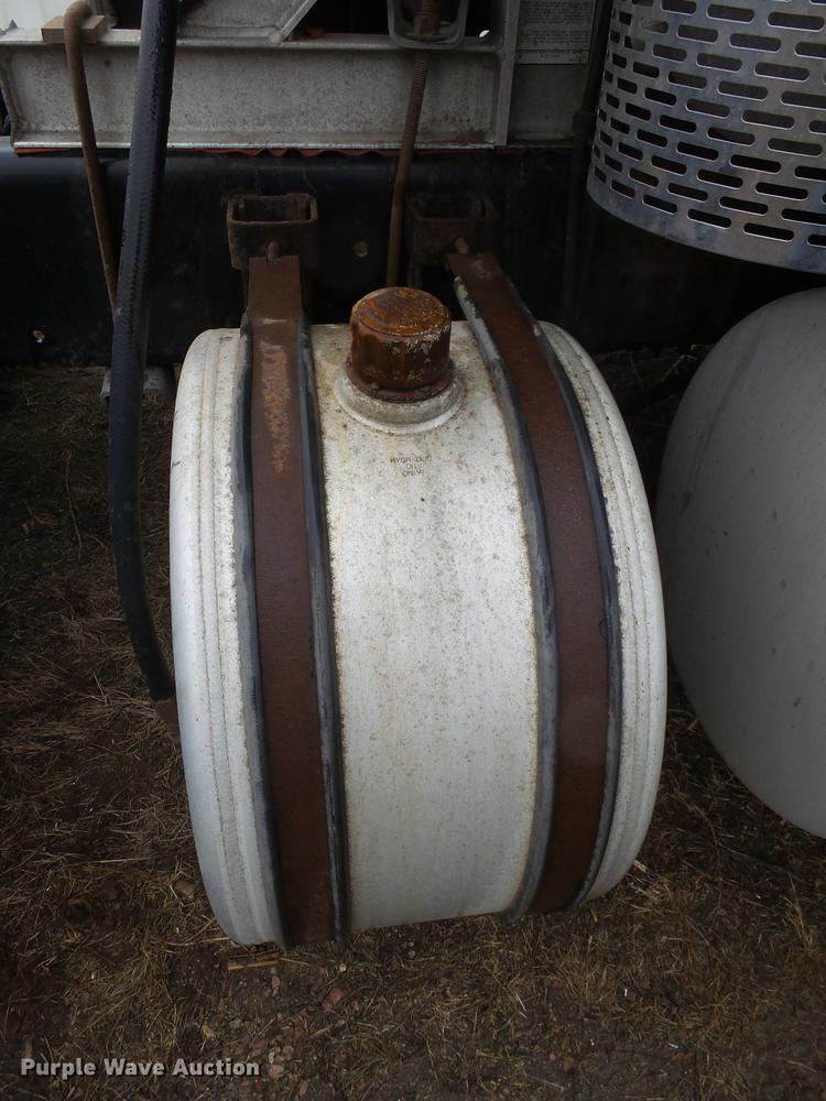 image for item DX9162 2011 Freightliner Cascadia semi truck