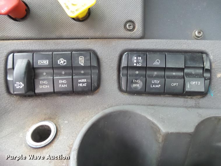 image for item DX9162 2011 Freightliner Cascadia semi truck