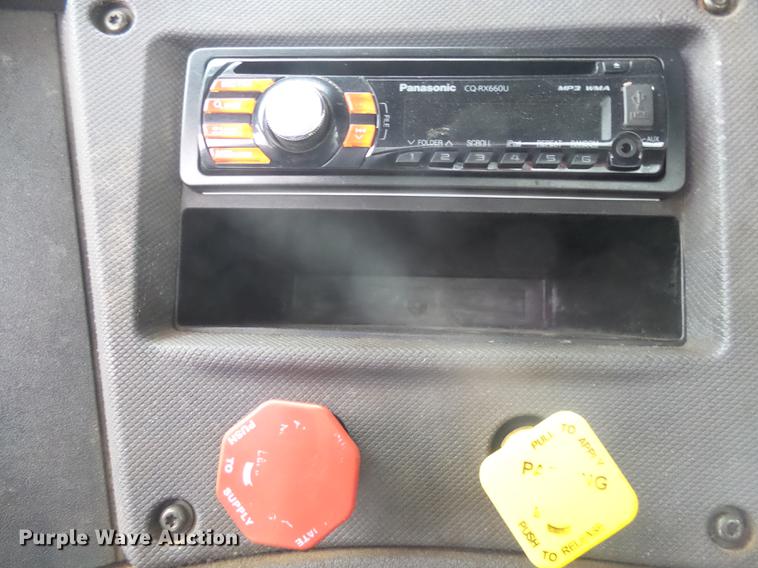 image for item DX9162 2011 Freightliner Cascadia semi truck