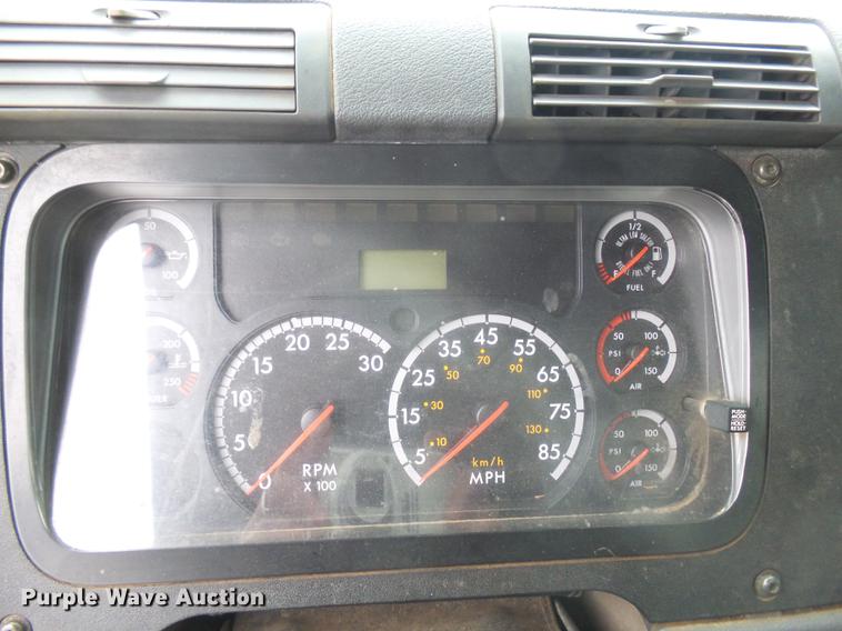 image for item DX9162 2011 Freightliner Cascadia semi truck