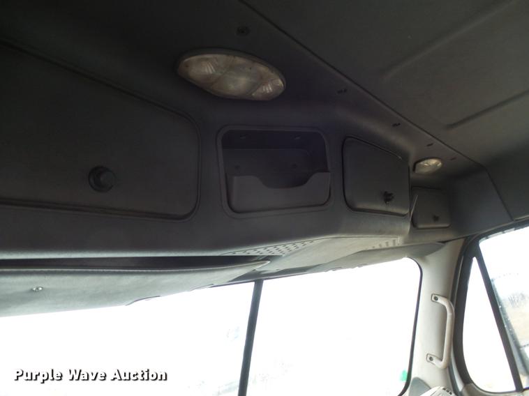 image for item DX9162 2011 Freightliner Cascadia semi truck