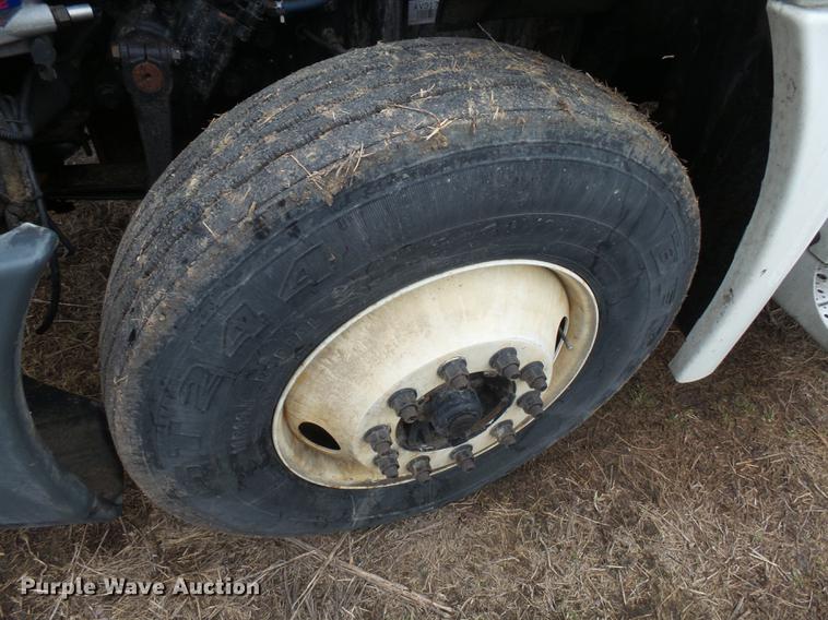 image for item DX9162 2011 Freightliner Cascadia semi truck