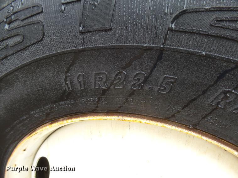 image for item DX9162 2011 Freightliner Cascadia semi truck