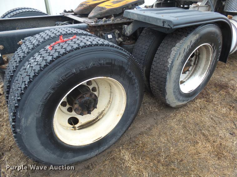 image for item DX9162 2011 Freightliner Cascadia semi truck