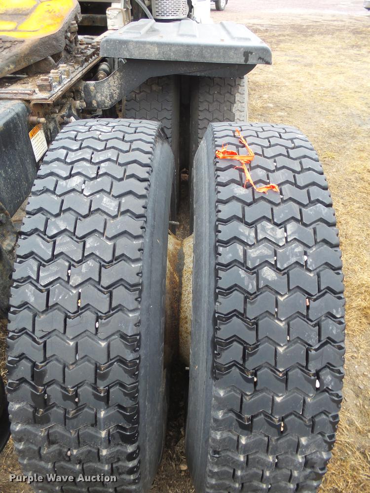 image for item DX9162 2011 Freightliner Cascadia semi truck