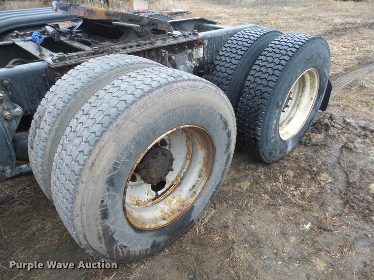 image for item DX9162 2011 Freightliner Cascadia semi truck