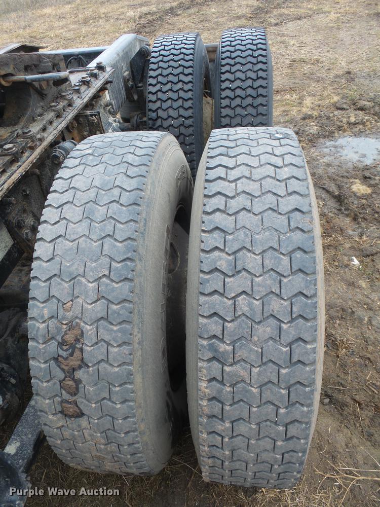 image for item DX9162 2011 Freightliner Cascadia semi truck