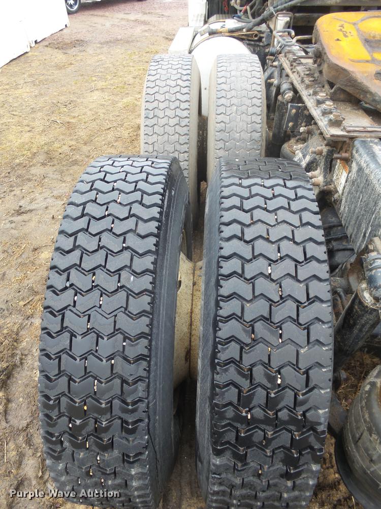 image for item DX9162 2011 Freightliner Cascadia semi truck