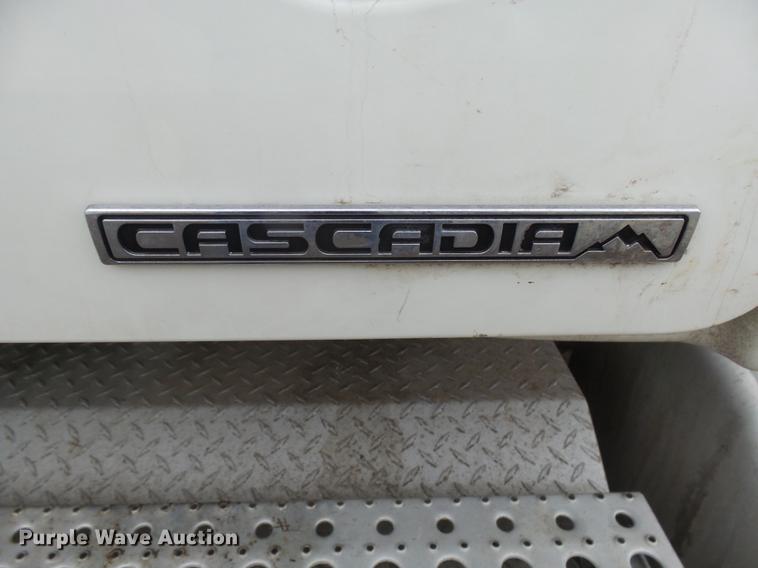 image for item DX9162 2011 Freightliner Cascadia semi truck