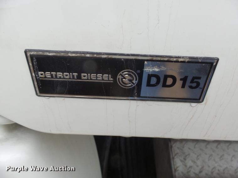 image for item DX9162 2011 Freightliner Cascadia semi truck