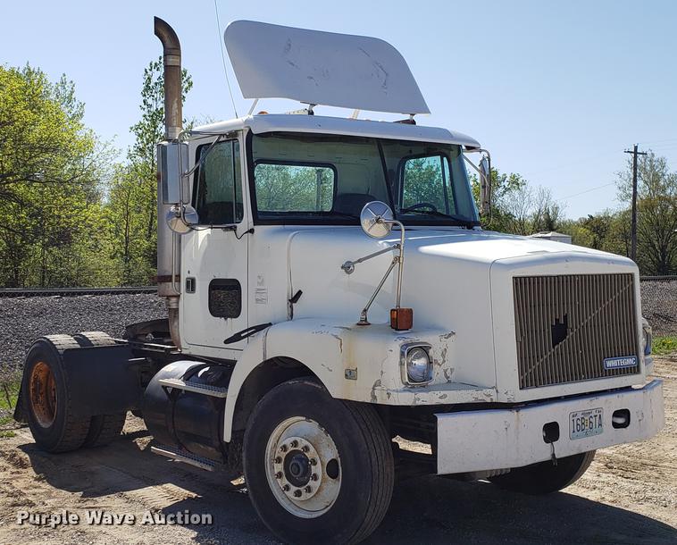 image for item EN9897 1995 White GMC WG semi truck