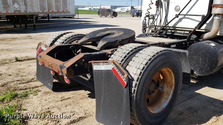 image for item EN9897 1995 White GMC WG semi truck