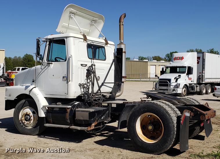 image for item EN9897 1995 White GMC WG semi truck