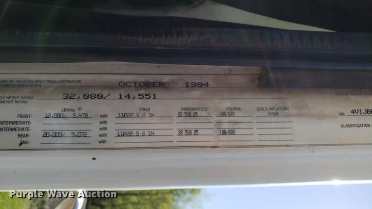 image for item EN9897 1995 White GMC WG semi truck