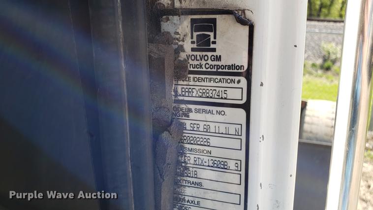 image for item EN9897 1995 White GMC WG semi truck