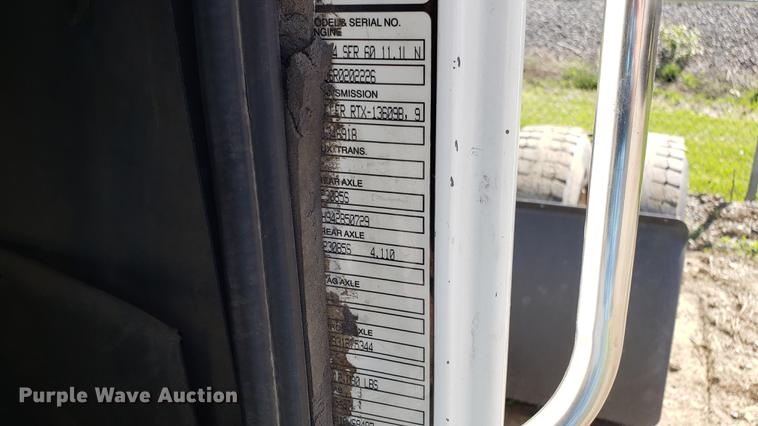 image for item EN9897 1995 White GMC WG semi truck