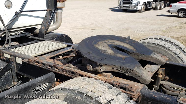 image for item EN9897 1995 White GMC WG semi truck