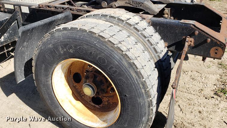 image for item EN9897 1995 White GMC WG semi truck