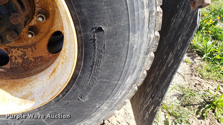 image for item EN9897 1995 White GMC WG semi truck