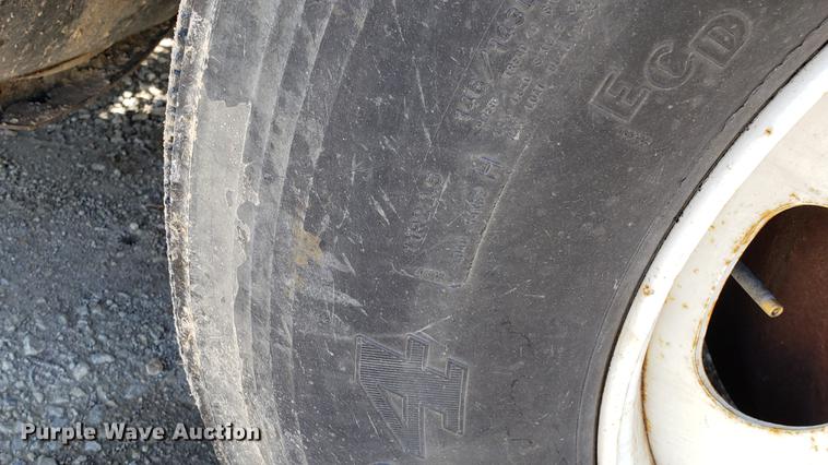 image for item EN9897 1995 White GMC WG semi truck