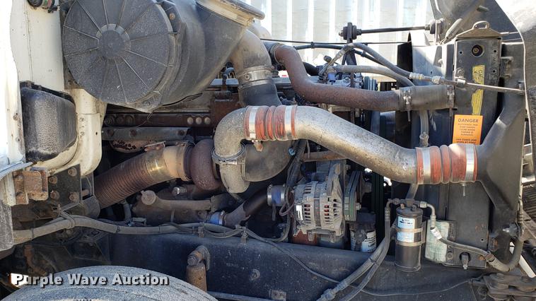 image for item EN9897 1995 White GMC WG semi truck