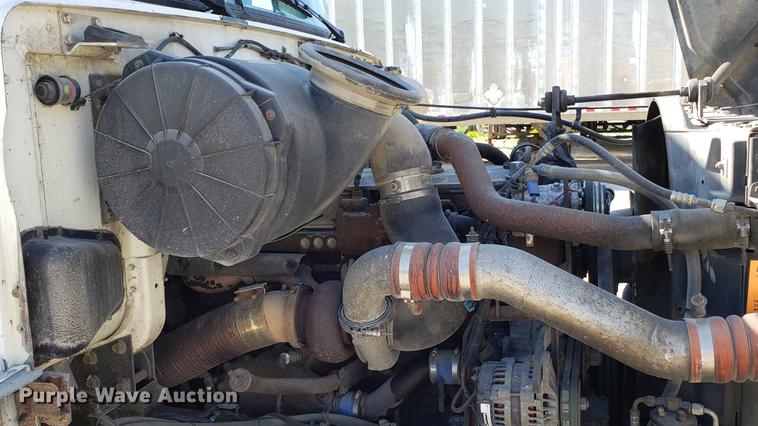 image for item EN9897 1995 White GMC WG semi truck