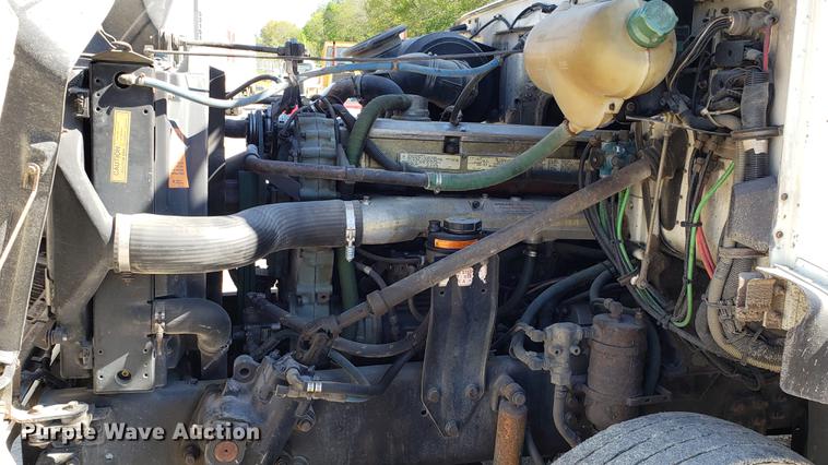 image for item EN9897 1995 White GMC WG semi truck