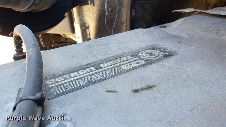 image for item EN9897 1995 White GMC WG semi truck