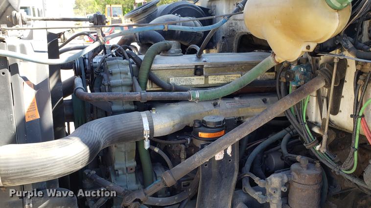 image for item EN9897 1995 White GMC WG semi truck