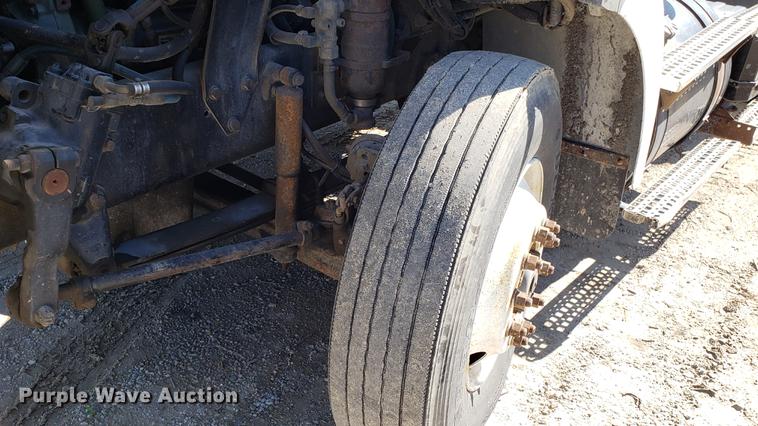 image for item EN9897 1995 White GMC WG semi truck