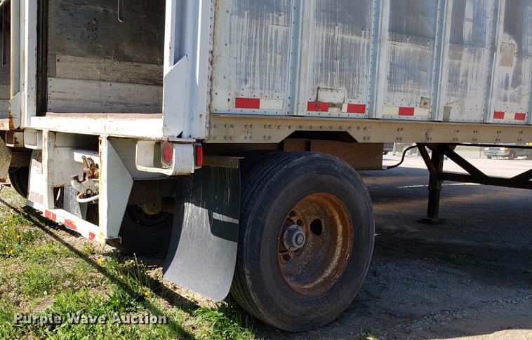 image for item EN9898 1982 Fruehauf dry van trailer
