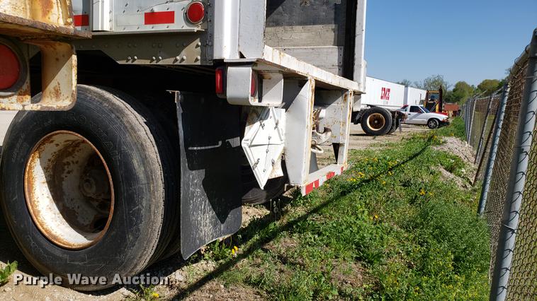 image for item EN9898 1982 Fruehauf dry van trailer