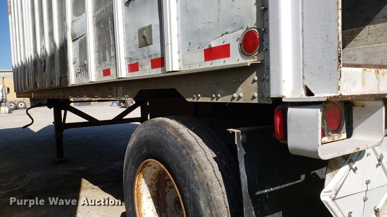 image for item EN9898 1982 Fruehauf dry van trailer