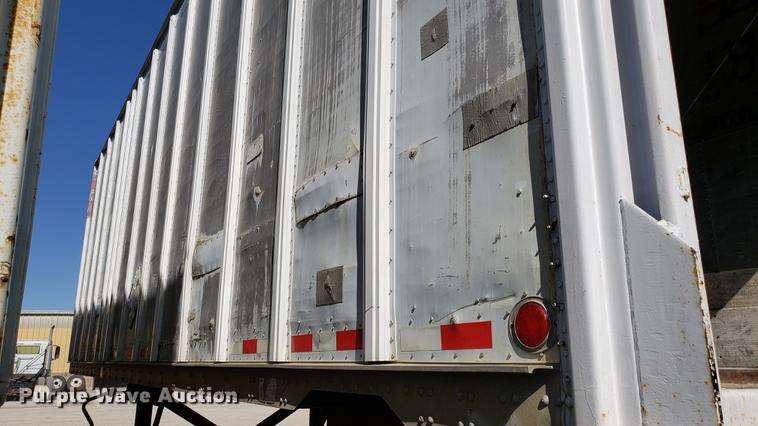 image for item EN9898 1982 Fruehauf dry van trailer