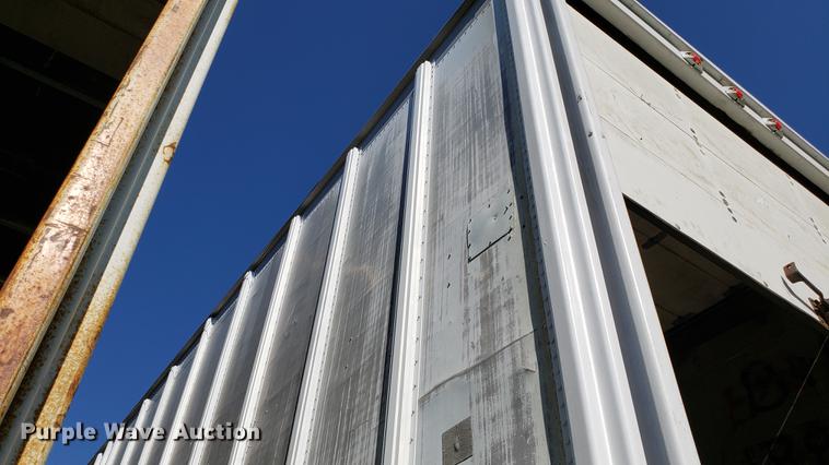 image for item EN9898 1982 Fruehauf dry van trailer