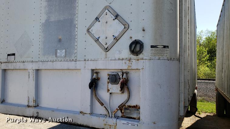 image for item EN9898 1982 Fruehauf dry van trailer