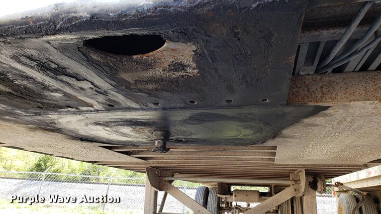 image for item EN9898 1982 Fruehauf dry van trailer