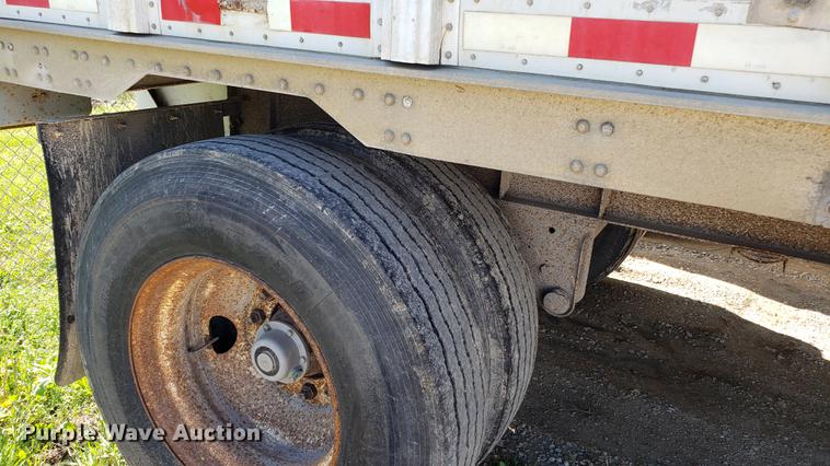 image for item EN9898 1982 Fruehauf dry van trailer