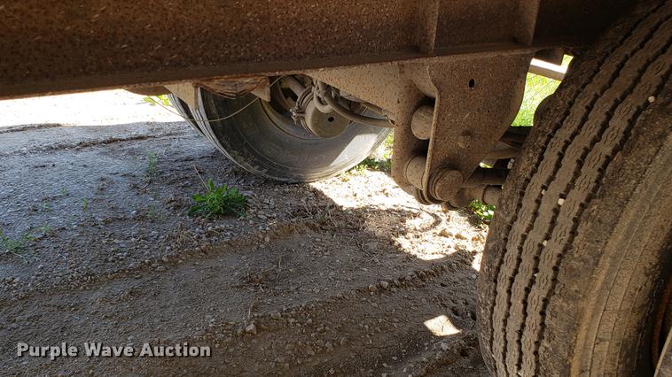 image for item EN9898 1982 Fruehauf dry van trailer