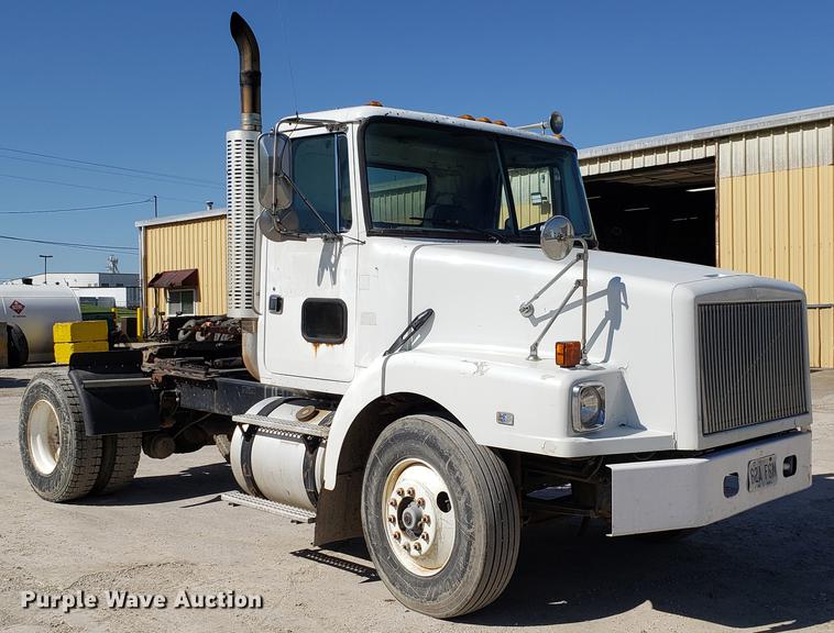 image for item EN9899 1995 White GMC WG semi truck