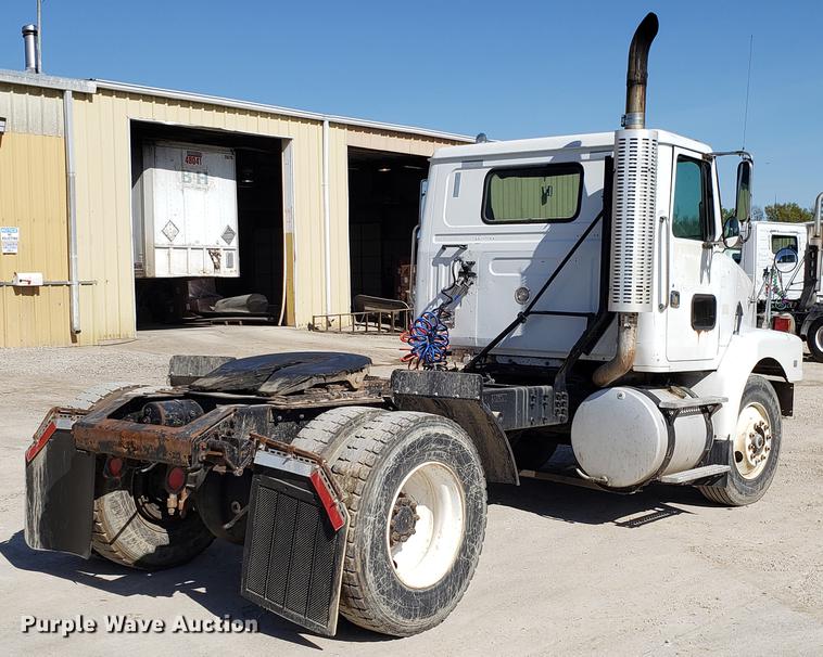 image for item EN9899 1995 White GMC WG semi truck