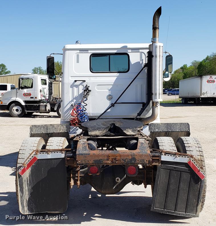 image for item EN9899 1995 White GMC WG semi truck