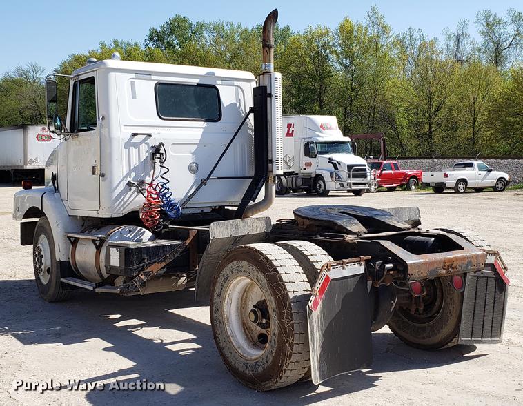 image for item EN9899 1995 White GMC WG semi truck