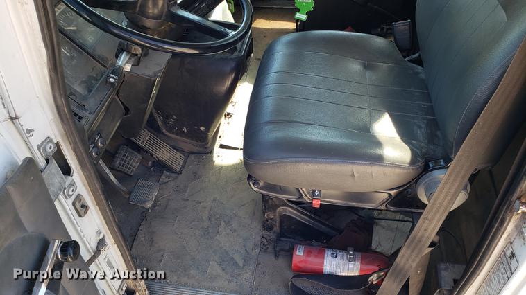 image for item EN9899 1995 White GMC WG semi truck