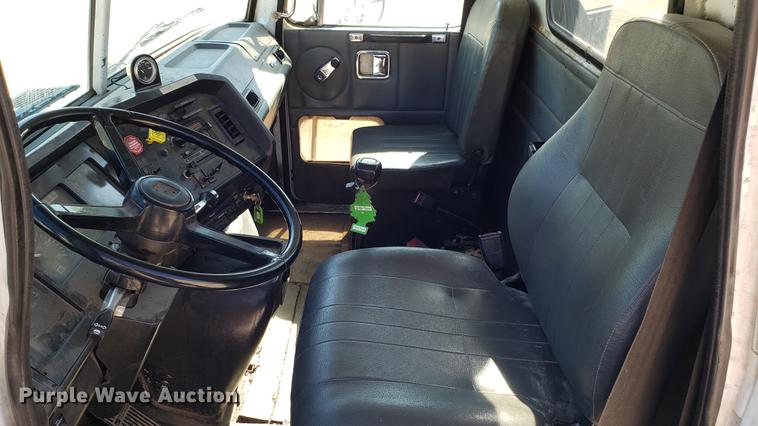 image for item EN9899 1995 White GMC WG semi truck