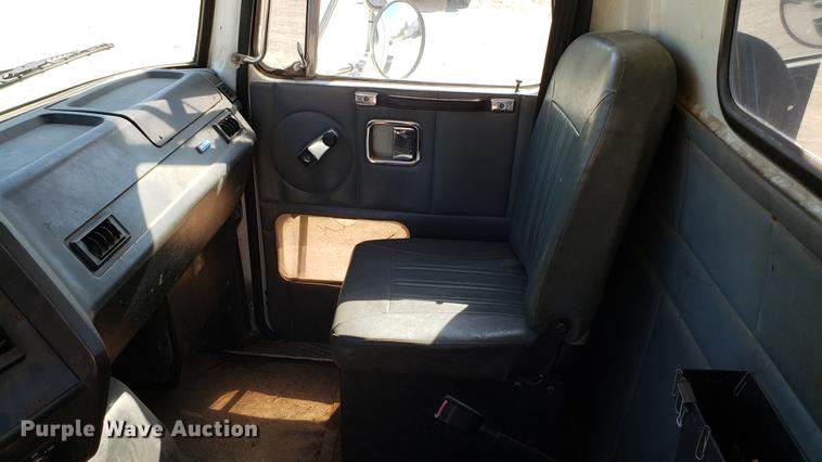 image for item EN9899 1995 White GMC WG semi truck