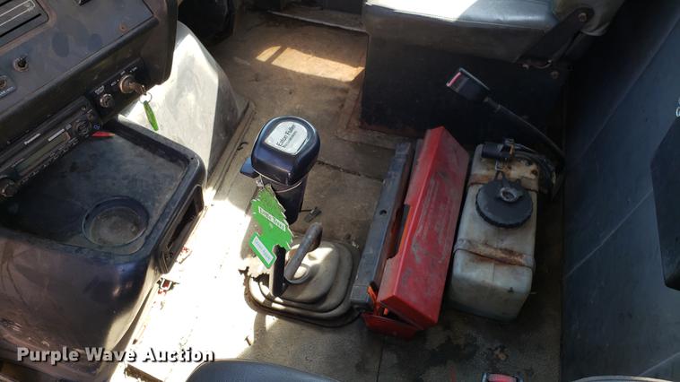 image for item EN9899 1995 White GMC WG semi truck