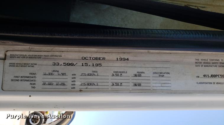 image for item EN9899 1995 White GMC WG semi truck