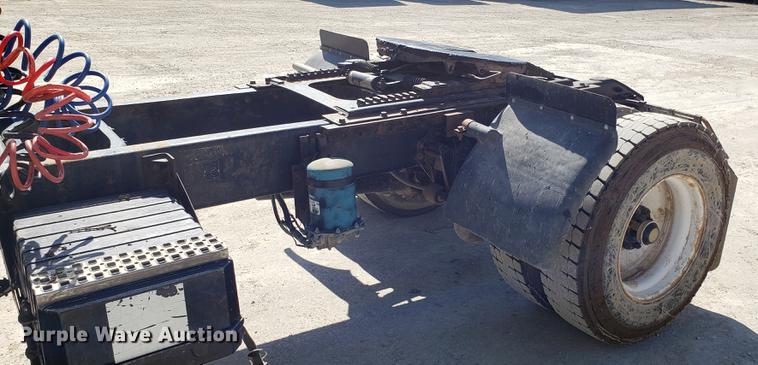 image for item EN9899 1995 White GMC WG semi truck