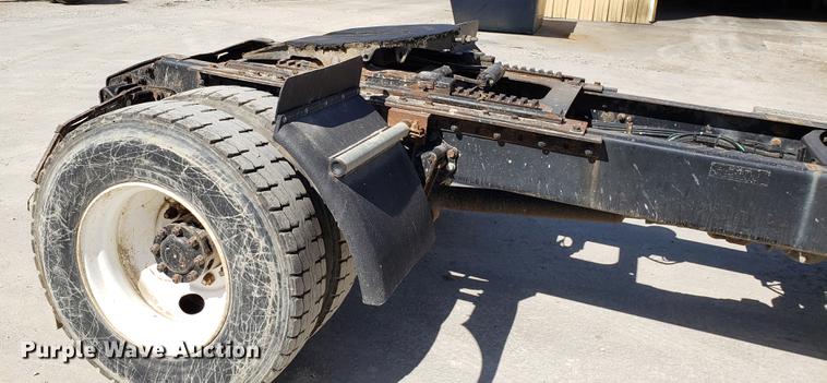 image for item EN9899 1995 White GMC WG semi truck